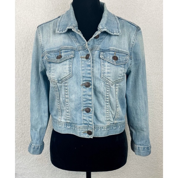 FOREVER 21 • Light Wash Distressed Denim Jacket - Picture 10 of 14